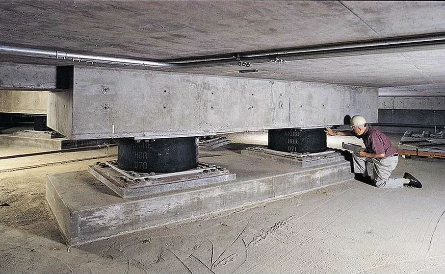 Diseño de Aislación Sísmica de Base en La Florida: Soluciones para Zona de Alta Demanda
